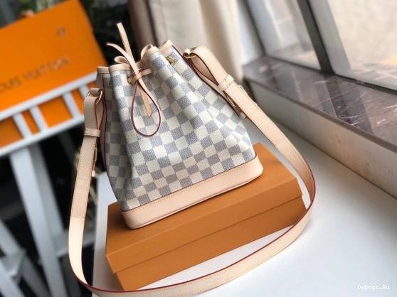BB VUITTON NOE LOUIS 0413
